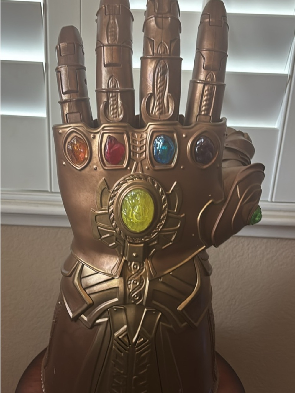 Marvel E0491 Legends Series Hasbro Articulated Infinity Gauntlet Thanos